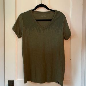 Ten tree V-neck shirt. Women’s size small. Only worn twice!